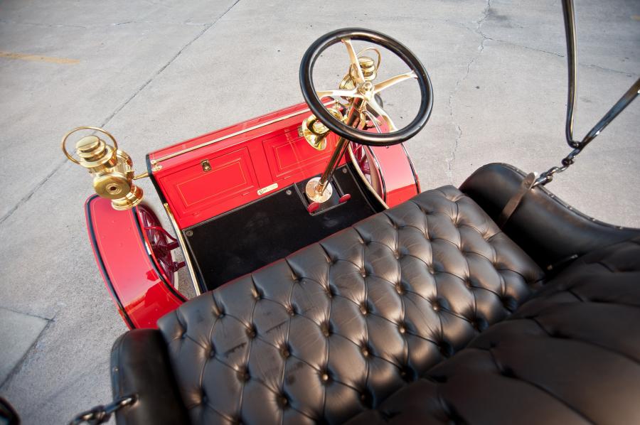 Cadillac Model A Rear-Entry Tonneau Red 1903 года  (фото 14 из 15)
